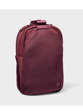All in Motion🇺🇸Sling Water Bottle Bag in Burgundy